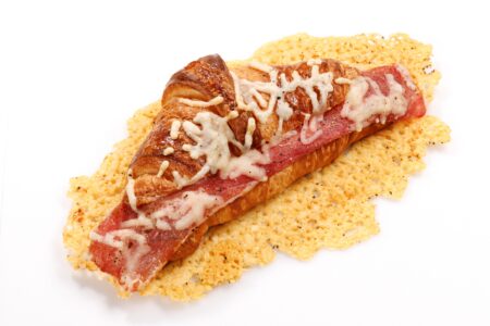 ベーコンと羽根付きクロワッサンムシュ